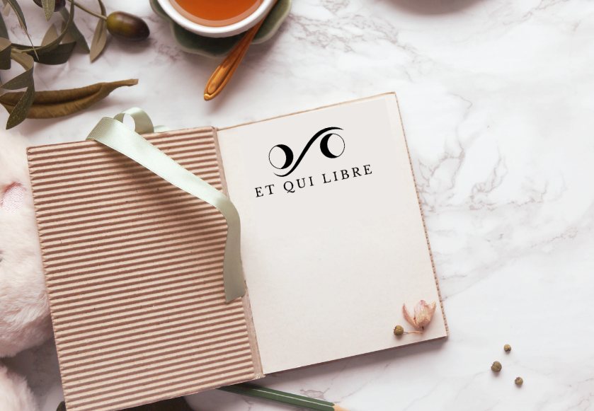 Un carnet ET QUI LIBRE ouvert